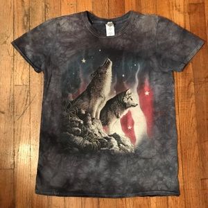 Wolf Print American Flag tee shirt